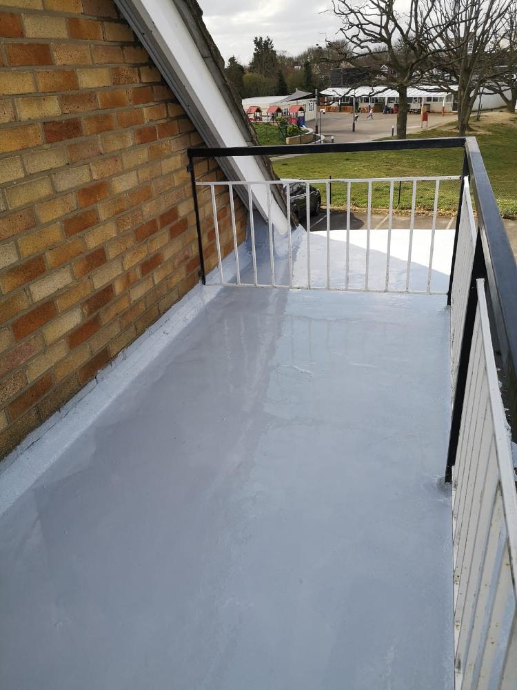 Liquid plastic flat roof